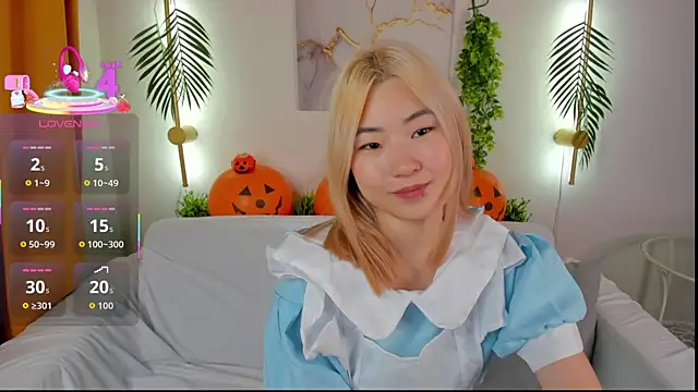 Snapshot of Aisi_18 chatting on 10-28-25, 05:11 Aisi 18 online show from 10-28-25, 05:11