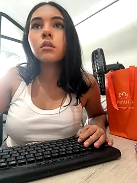 AlinnaRosee  online show from 12-02-25, 04:35