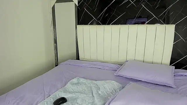 shirley hott online show from 10-07-25, 02:25