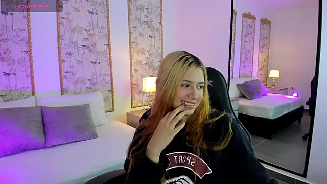 Snapshot of daniand_ chatting on 11-01-25, 02:13 daniand online show from 11-01-25, 02:13