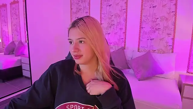 Snapshot of daniand_ chatting on 11-13-25, 02:32 daniand online show from 11-13-25, 02:32