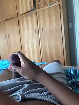 Snapshot of CreamyOff45 chatting on 12-15-25, 06:39 CreamyOff45 online show from 12-15-25, 06:39