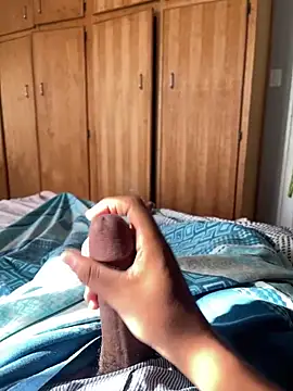 Snapshot of CreamyOff45 chatting on 02-19-26, 06:09 CreamyOff45 online show from 02-19-26, 06:09