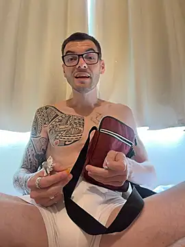 Snapshot of Leonsouzaof chatting on 12-01-25, 05:29 Leonsouzaof online show from 12-01-25, 05:29