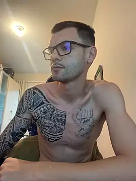 Snapshot of Leonsouzaof chatting on 12-02-25, 10:53 Leonsouzaof online show from 12-02-25, 10:53