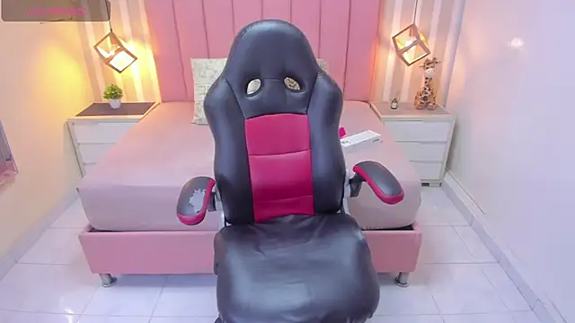 Snapshot of KATIAMOSS1 chatting on 11-10-25, 12:04 KATIAMOSS1 online show from 11-10-25, 12:04