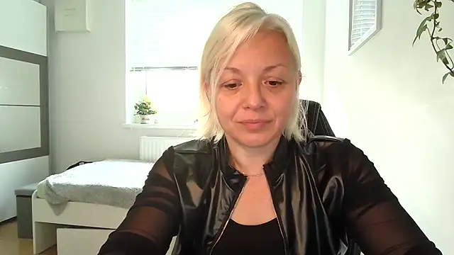 Linsy Kim online show from 10-21-25, 06:58