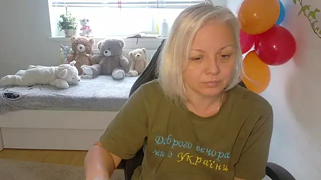 Linsy Kim online show from 12-15-25, 09:24