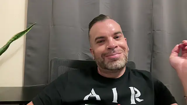 Snapshot of Ty_lerDavid chatting on 10-11-25, 11:14 Ty lerDavid online show from 10-11-25, 11:14