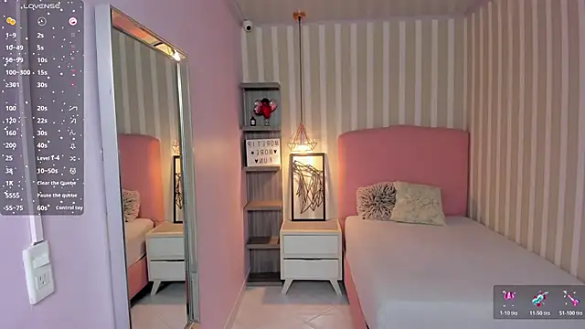 Snapshot of SOPHIEMEYER chatting on 11-24-25, 07:46 SOPHIEMEYER online show from 11-24-25, 07:46