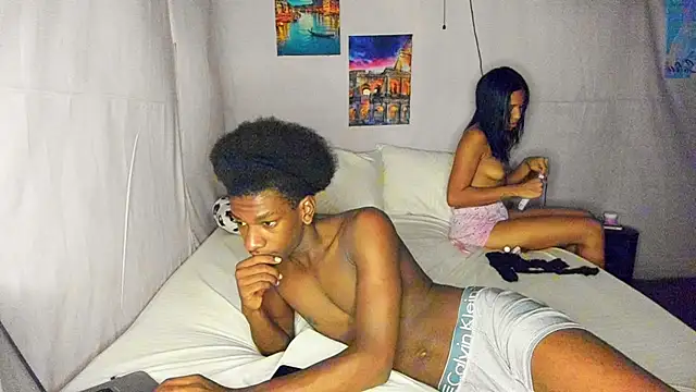 Snapshot of SpicyLolaX_NightDrip chatting on 09-23-25, 04:37 SpicyLolaX NightDrip online show from 09-23-25, 04:37