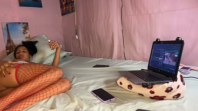 Snapshot of SpicyLolaX_NightDrip chatting on 10-24-25, 04:53 SpicyLolaX NightDrip online show from 10-24-25, 04:53