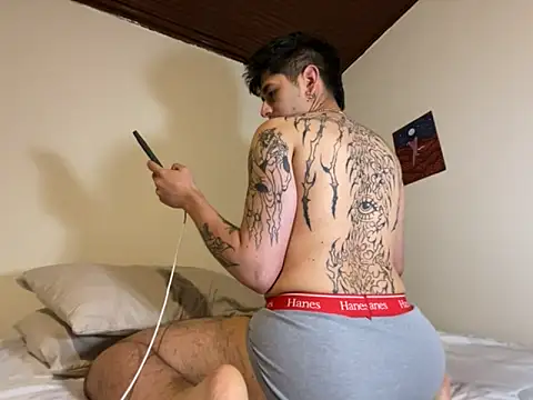 Snapshot of Etolasim chatting on 10-24-25, 03:47 Etolasim online show from 10-24-25, 03:47