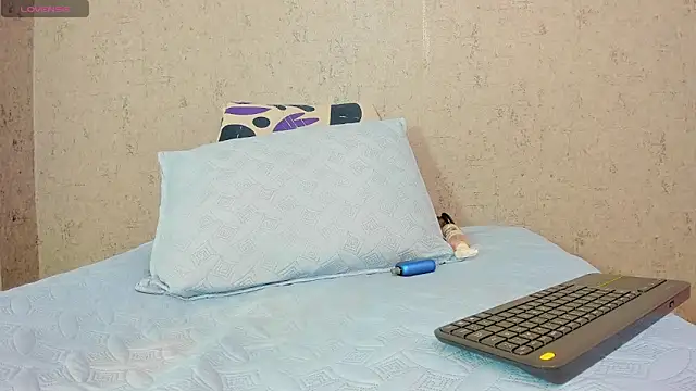 Snapshot of scarlett646 chatting on 10-10-25, 03:05 scarlett646 online show from 10-10-25, 03:05