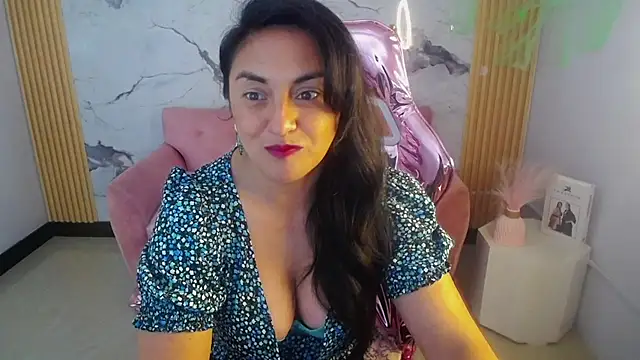 Snapshot of tamara_ch1 chatting on 10-11-25, 02:55 tamara ch1 online show from 10-11-25, 02:55