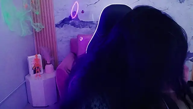 Snapshot of tamara_ch1 chatting on 10-17-25, 10:45 tamara ch1 online show from 10-17-25, 10:45