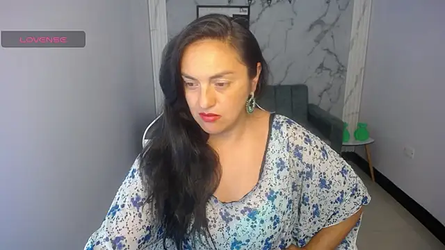 Snapshot of tamara_ch1 chatting on 10-24-25, 10:28 tamara ch1 online show from 10-24-25, 10:28