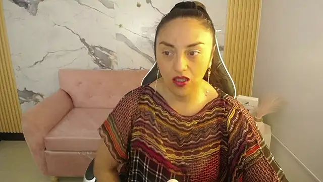 Snapshot of tamara_ch1 chatting on 10-29-25, 03:20 tamara ch1 online show from 10-29-25, 03:20