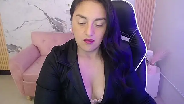 Snapshot of tamara_ch1 chatting on 10-31-25, 03:18 tamara ch1 online show from 10-31-25, 03:18