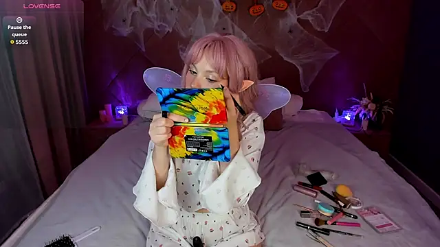 Hina Smith online show from 10-31-25, 11:33