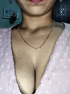 Snapshot of Savita2310 chatting on 12-05-25, 06:04 Savita2310 online show from 12-05-25, 06:04