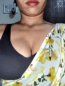 Snapshot of Savita2310 chatting on 12-15-25, 06:01 Savita2310 online show from 12-15-25, 06:01