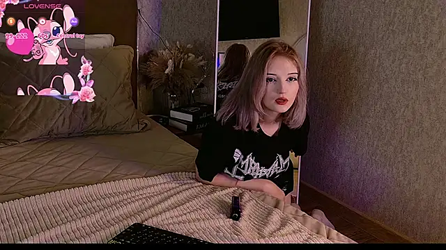 EsmeMayhem online show from 09-19-25, 05:09