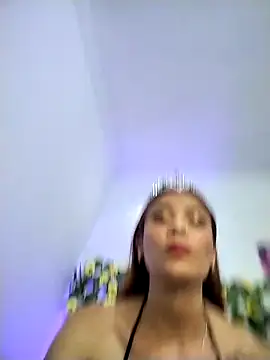 dulcelatin21 online show from 10-20-25, 09:48