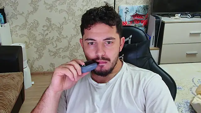 Snapshot of Sam_Gladiator chatting on 09-24-25, 08:34 Sam Gladiator online show from 09-24-25, 08:34