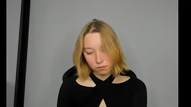 Snapshot of Agatha_May chatting on 10-14-25, 11:11 Agatha May online show from 10-14-25, 11:11