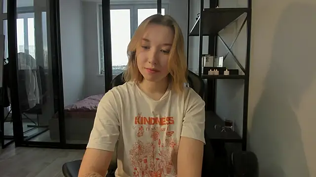 Snapshot of Agatha_May chatting on 11-13-25, 04:33 Agatha May online show from 11-13-25, 04:33