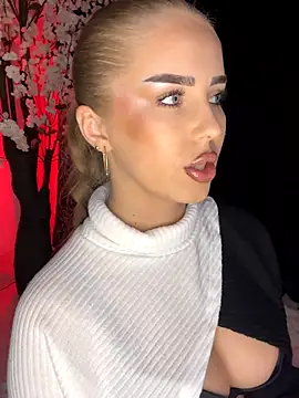 AubrieleRouj1 online show from 12-22-25, 04:48