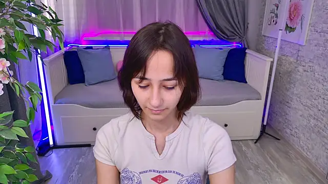 EmilySwonn online show from 09-18-25, 03:58