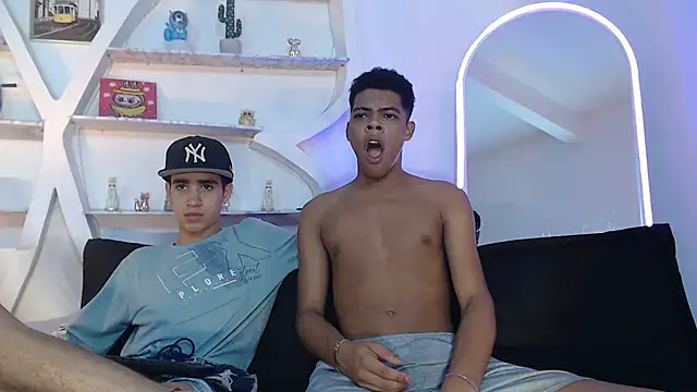 PRETTY FEM online show from 09-19-25, 01:45