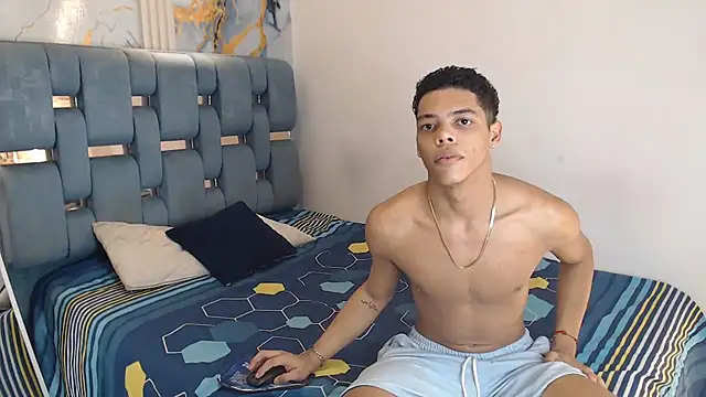 PRETTY FEM online show from 04-01-26, 01:17