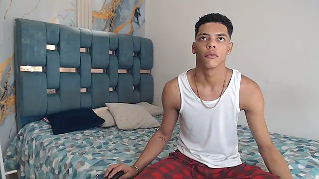 PRETTY FEM online show from 04-05-26, 07:00