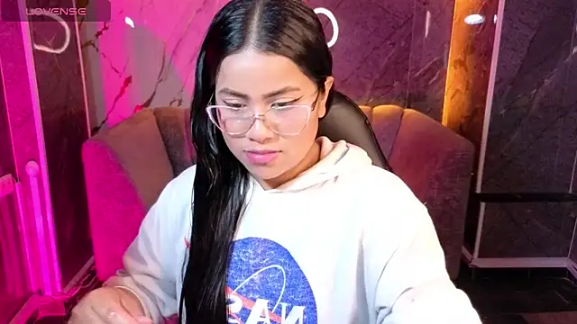 Snapshot of Victoria_b_ chatting on 10-30-25, 07:58 Victoria b online show from 10-30-25, 07:58