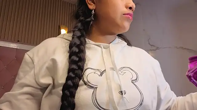 Snapshot of Victoria_b_ chatting on 11-08-25, 08:18 Victoria b online show from 11-08-25, 08:18