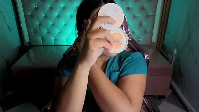 Snapshot of Victoria_b_ chatting on 11-14-25, 07:56 Victoria b online show from 11-14-25, 07:56