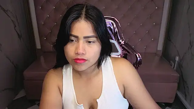 Snapshot of Victoria_b_ chatting on 11-22-25, 08:19 Victoria b online show from 11-22-25, 08:19