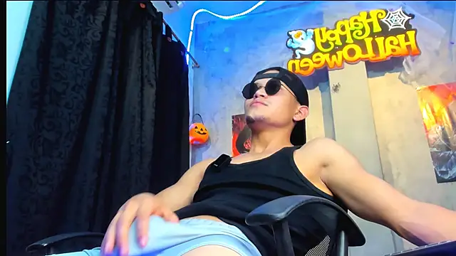 Manuel FPG online show from 10-27-25, 01:20