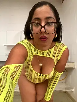 Snapshot of Jessyivonne chatting on 10-16-25, 09:49 Jessyivonne online show from 10-16-25, 09:49