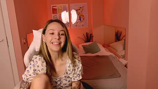 Snapshot of MiaGraham1 chatting on 10-19-25, 05:13 MiaGraham1 online show from 10-19-25, 05:13