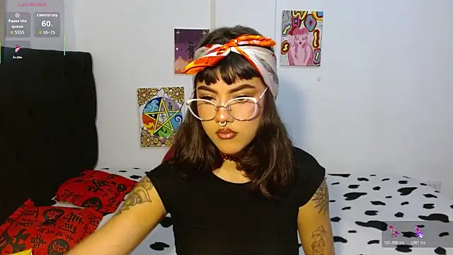 Divinejewel444 online show from 10-27-25, 07:45