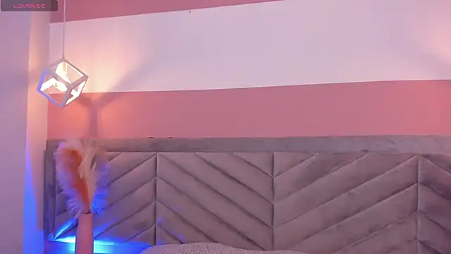 molly zanderbond  online show from 10-23-25, 03:17