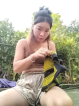 lylylove online show from 10-17-25, 12:36