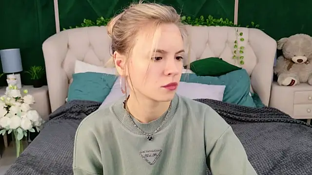 KiaraRolls online show from 10-17-25, 09:50