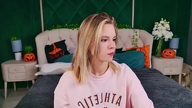 KiaraRolls online show from 10-26-25, 09:10