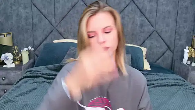 KiaraRolls online show from 11-23-25, 10:04