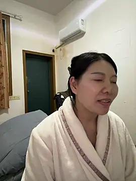 xiiuuff18 online show from 11-30-25, 12:42